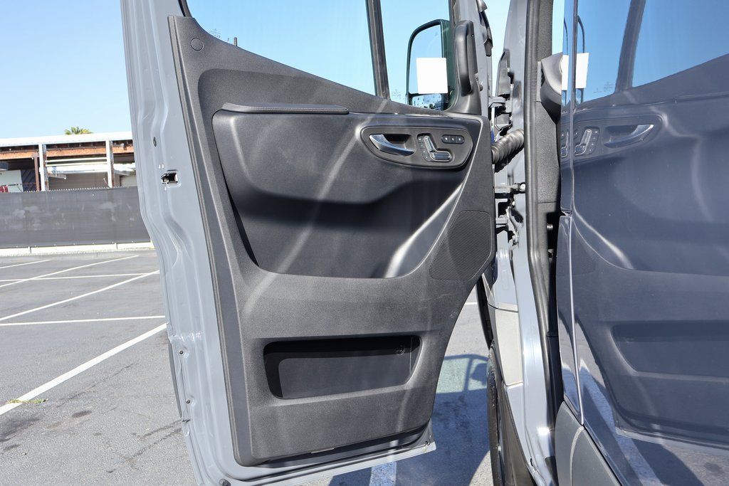 Thumbnail: 2026 Mercedes-Benz Sprinter - 7