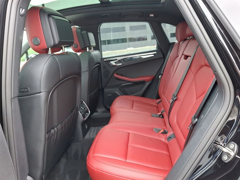 Thumbnail: 2025 Porsche Macan - 13