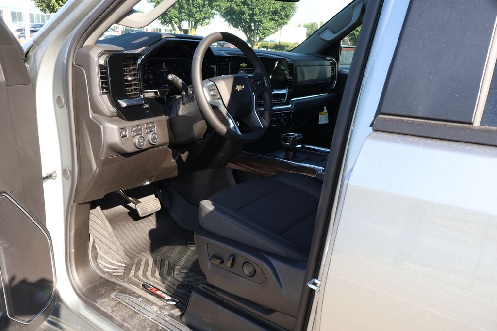Thumbnail: 2026 Chevrolet Silverado 1500 - 14