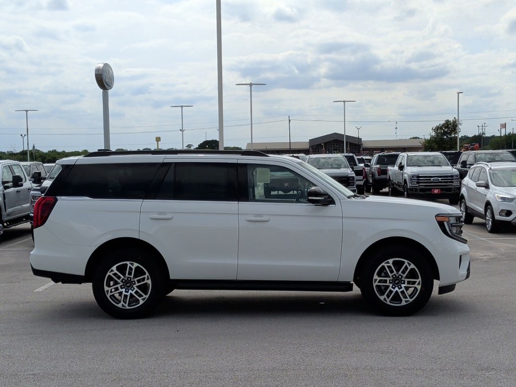 2026 Ford Expedition Active - 8