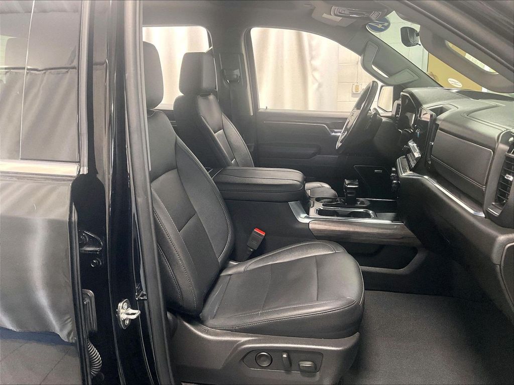 2024 Chevrolet Silverado 1500 — photo 11