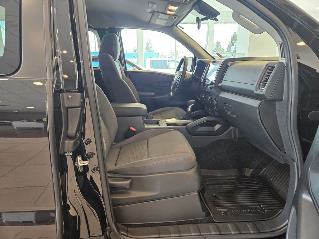2022 Nissan Frontier S