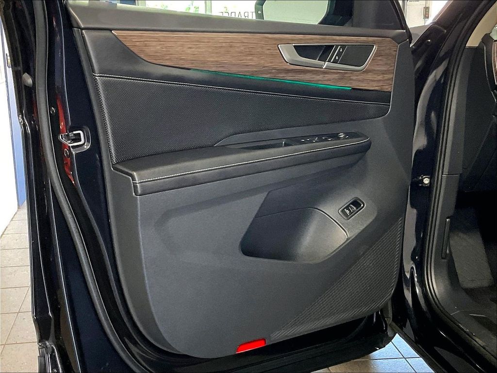 2025 Volkswagen Atlas — photo 9