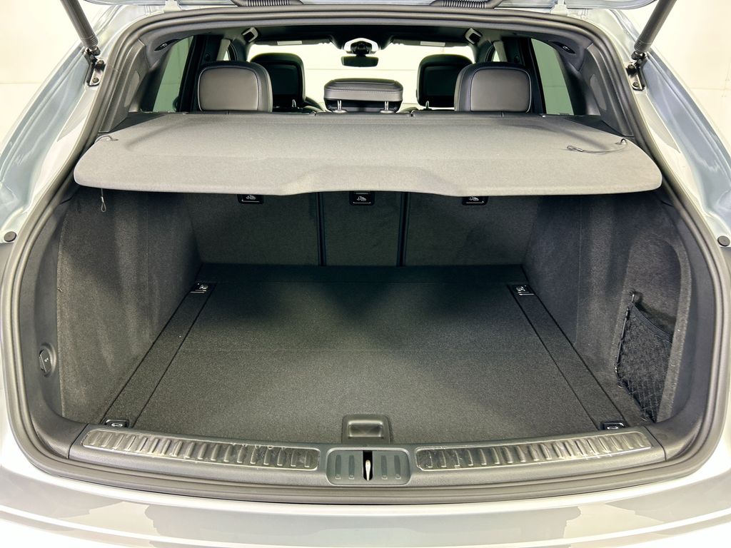 Thumbnail: 2026 Porsche Macan - 29