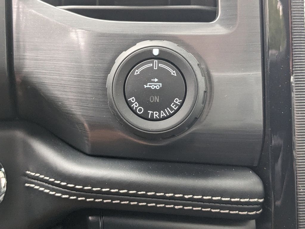 2025 Ford F-150 Lightning Platinum