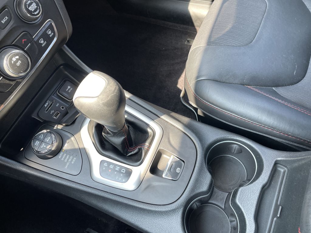 Used 2016 Jeep Cherokee SUV