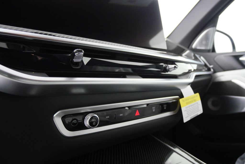 2026 BMW X5 M60i 21
