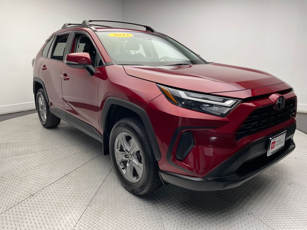 2023 Toyota RAV4 XLE 3