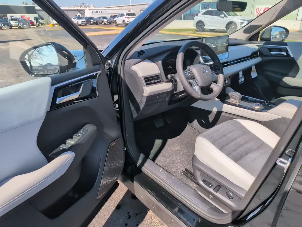 New 2026 Black Mitsubishi SE image 16