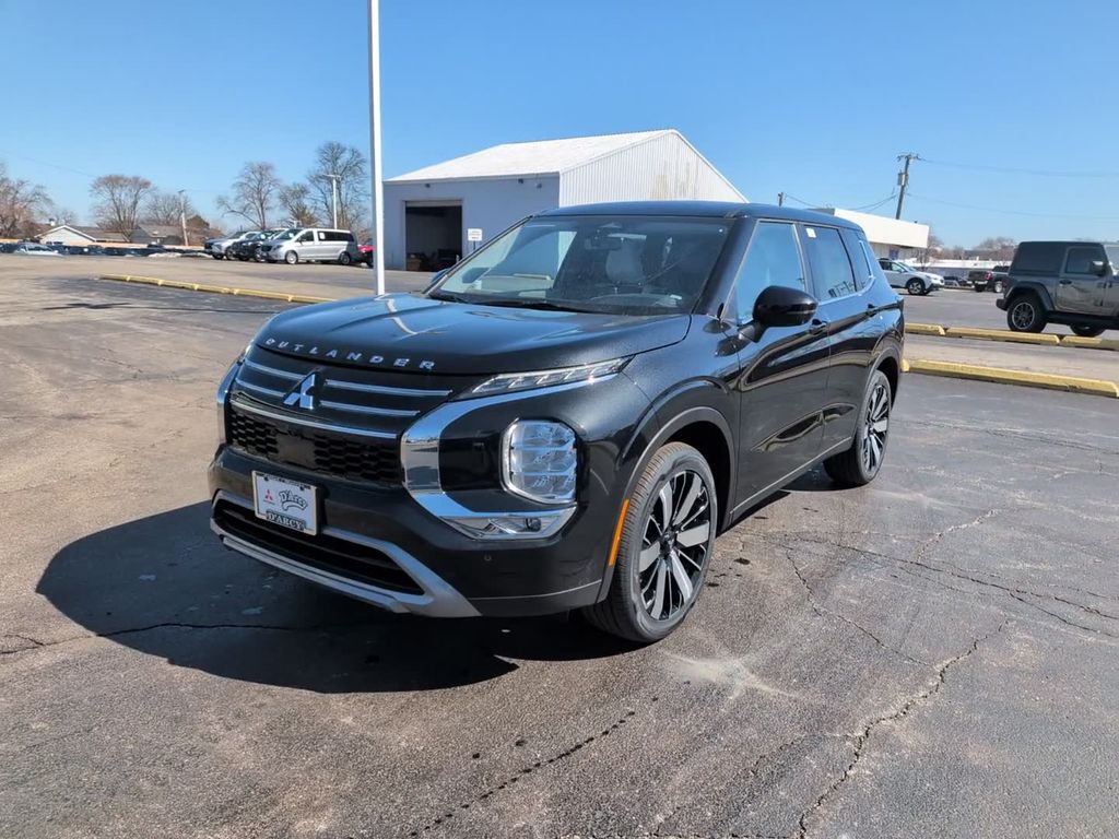 New 2026 Black Mitsubishi SE image 13