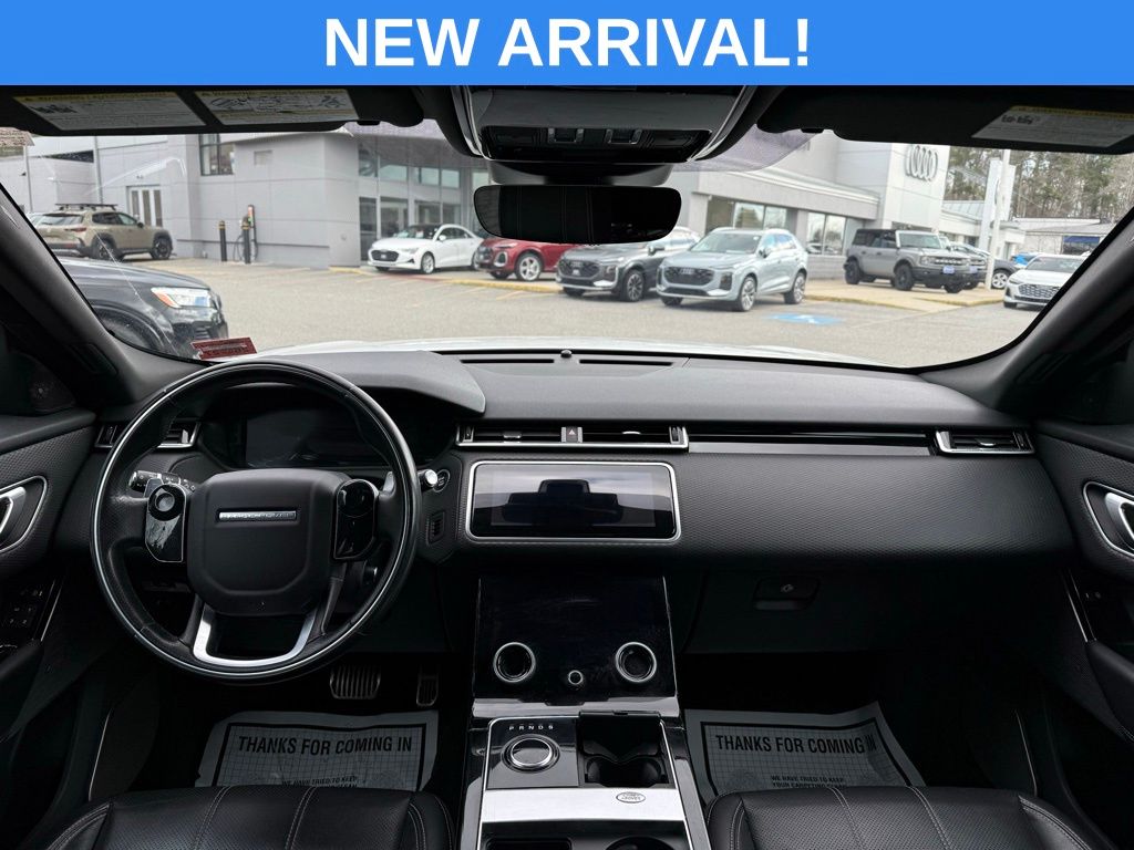 Used 2019 White Land Rover SE R-Dynamic image 32