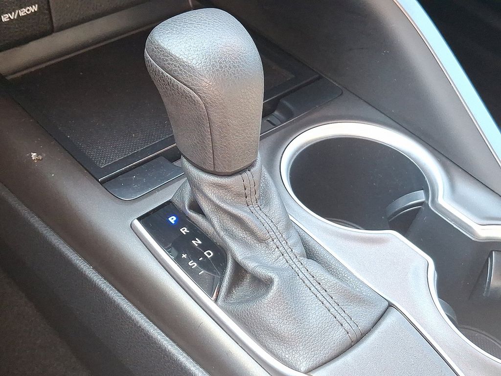 Thumbnail: 2021 Toyota Camry - 14