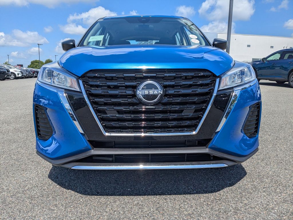 New 2025 Nissan Kicks Play SUV