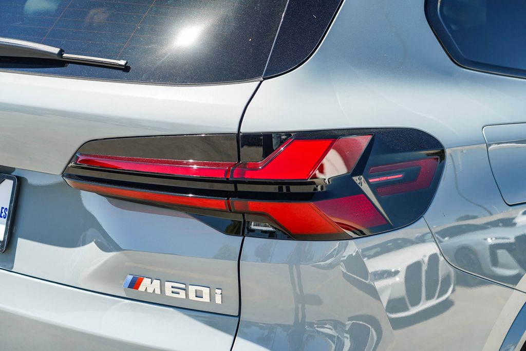 2025 BMW X5 M60i 9