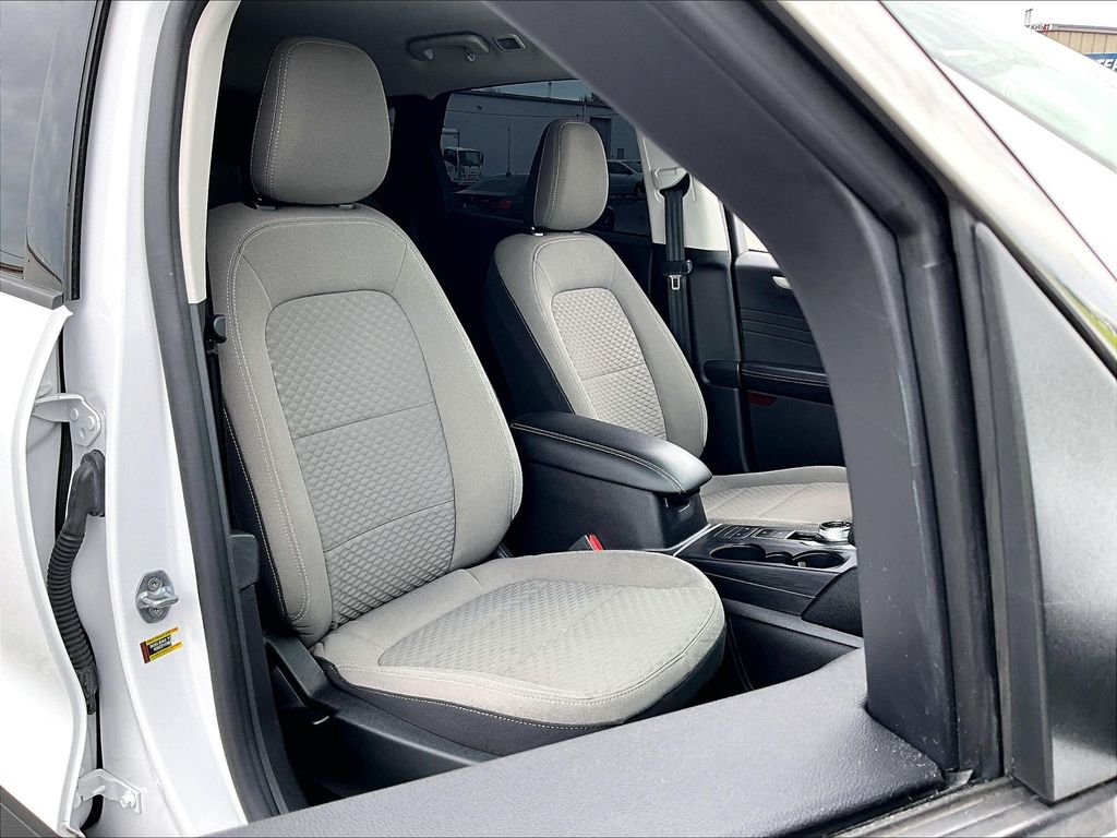 2022 Ford Escape — photo 11