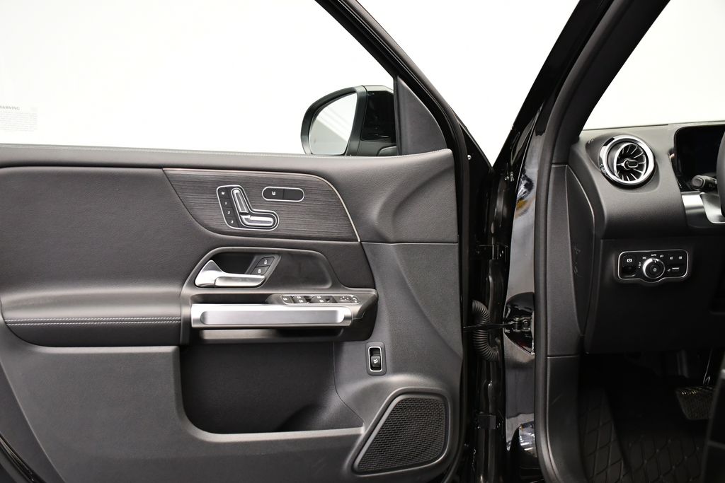 Thumbnail: 2025 Mercedes-Benz GLB - 31
