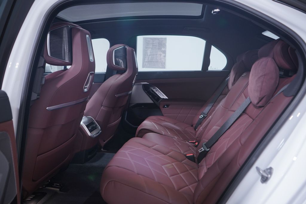 Thumbnail: 2025 BMW i7 - 9