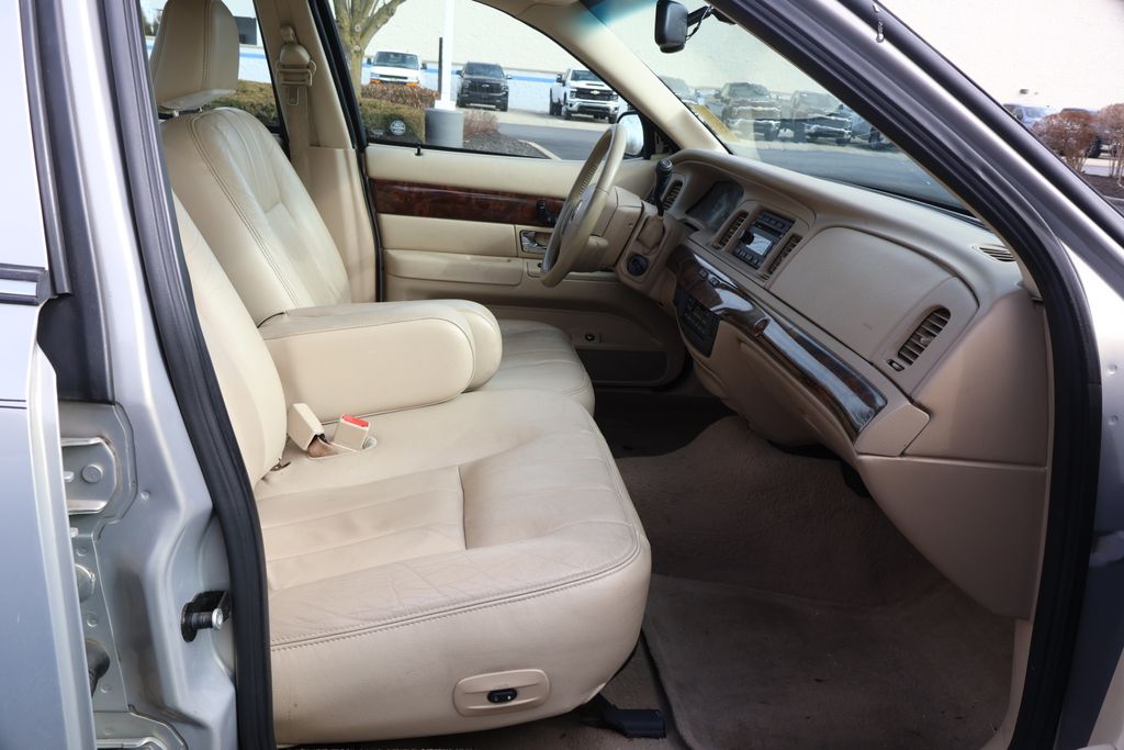 2007 Mercury Grand Marquis LS 28