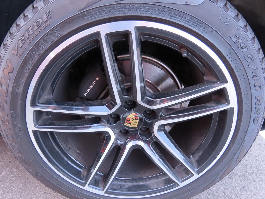 Thumbnail: 2020 Porsche Macan - 16