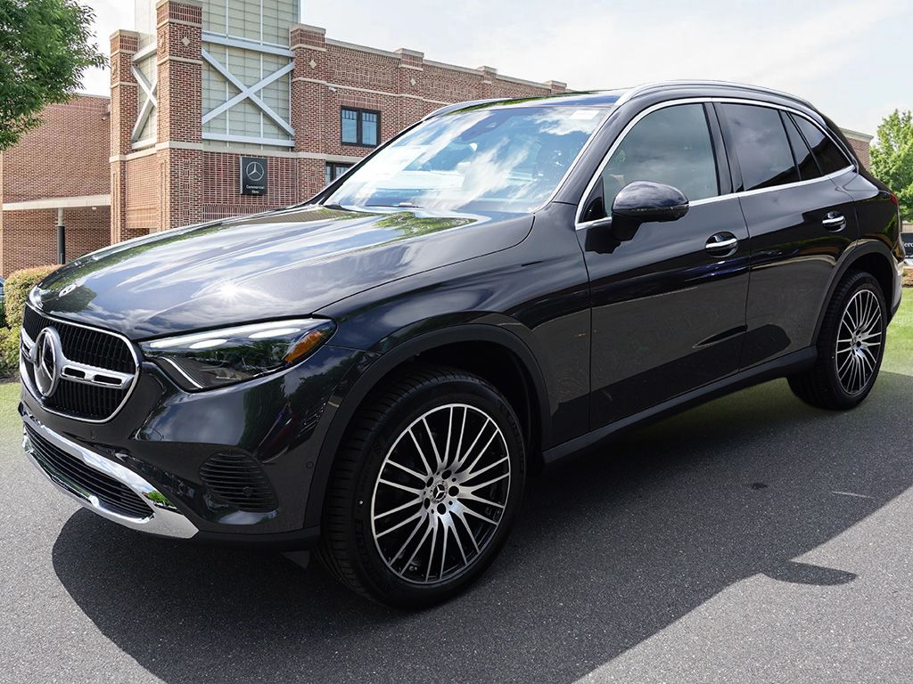 2025 Mercedes-Benz GLC 300 2