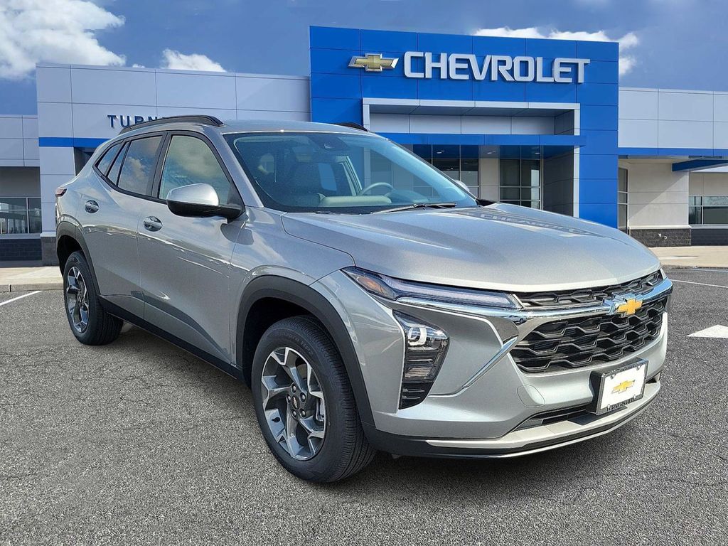 2025 Chevrolet Trax LT 2