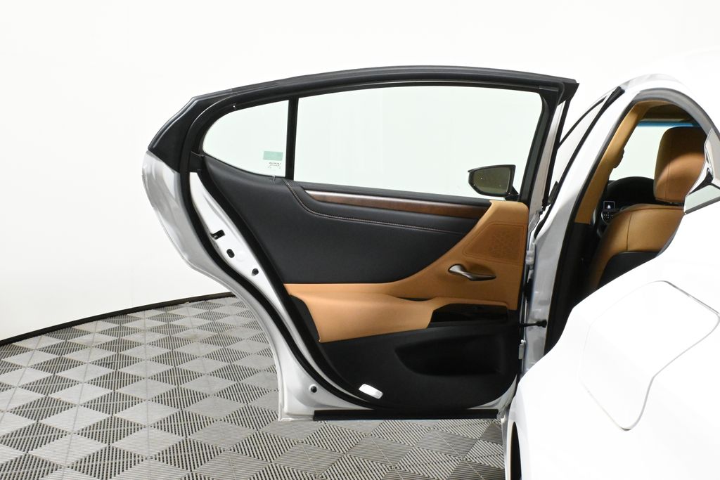 2025 Lexus ES 350 32