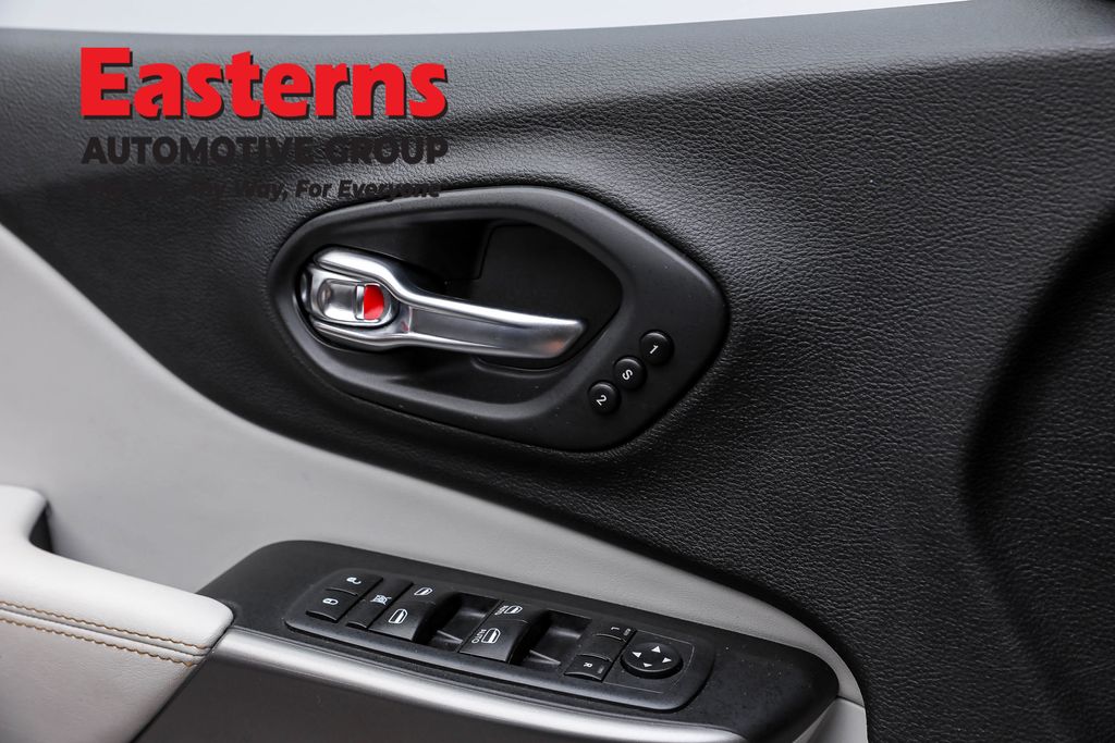 Used 2020 Blue Jeep Limited image 23