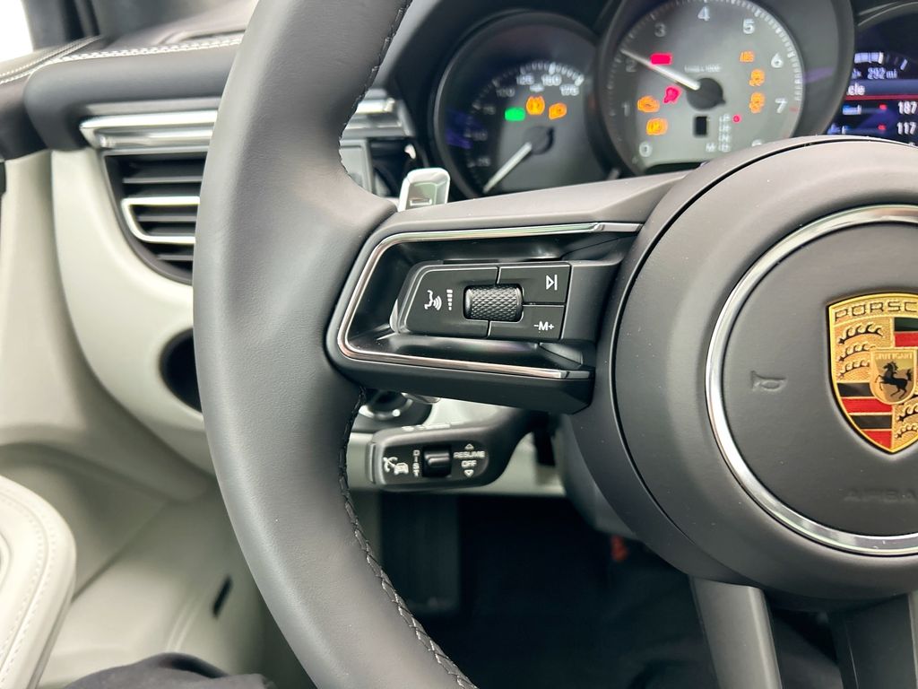 Thumbnail: 2026 Porsche Macan - 14