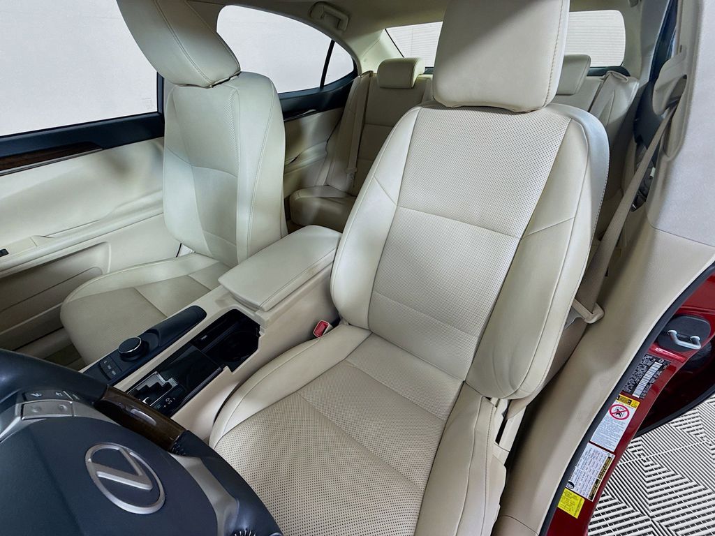 Thumbnail: 2015 Lexus ES - 20