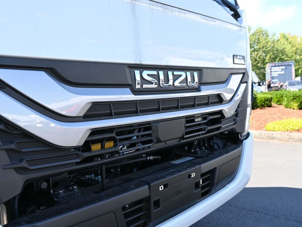 2025 Isuzu NRR 