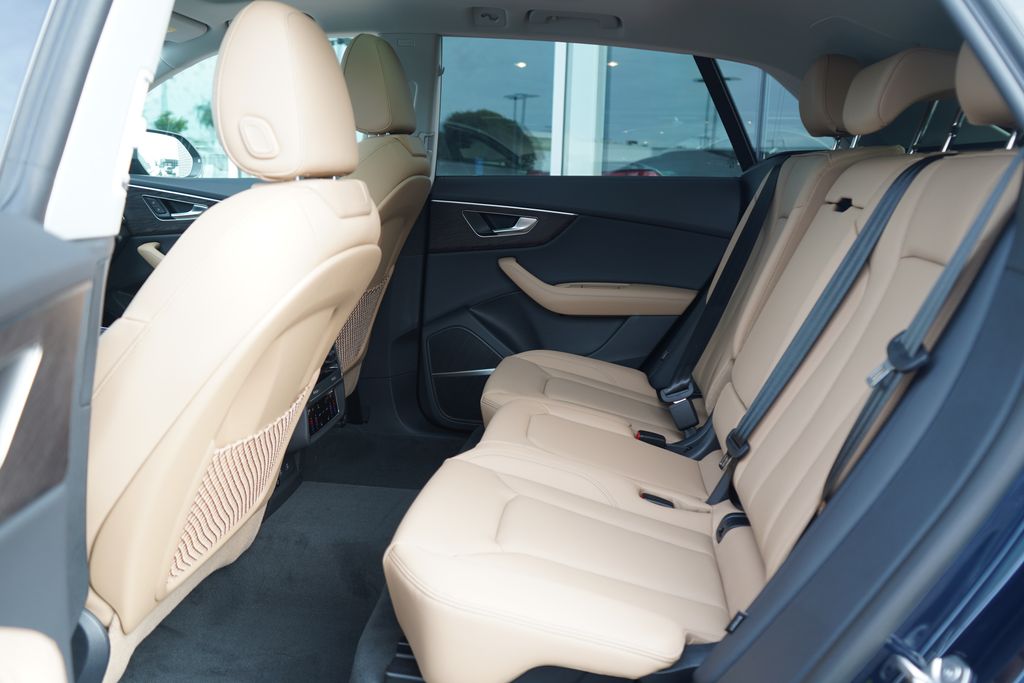 Thumbnail: 2026 Audi Q8 - 7