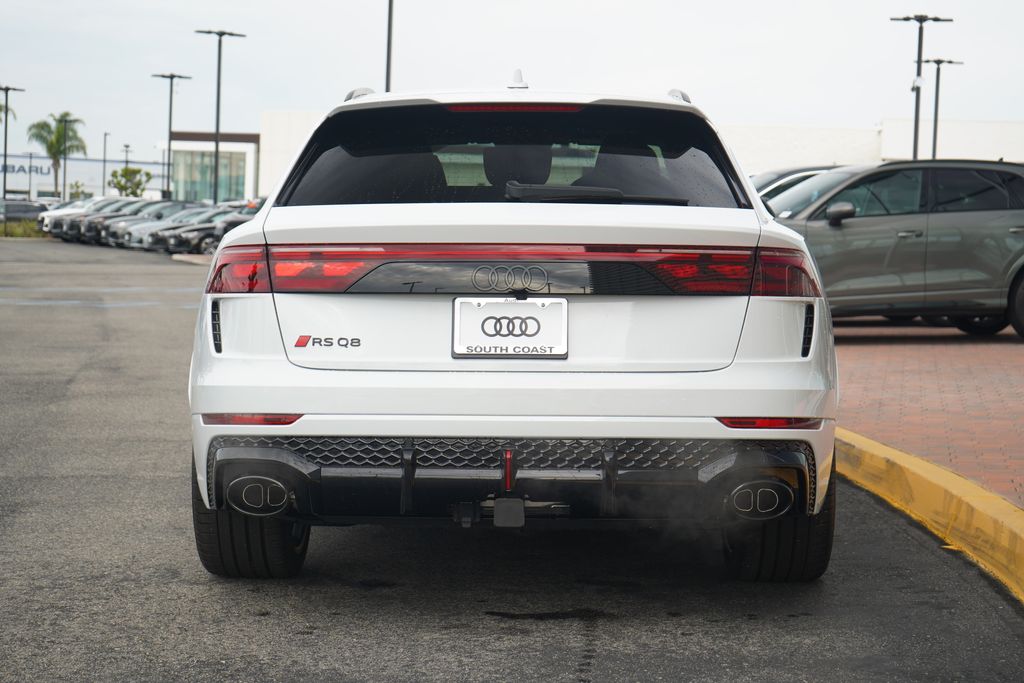 Thumbnail: 2026 Audi RS Q8 - 4