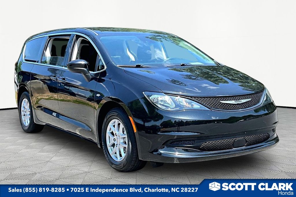 2023 Chrysler Voyager LX