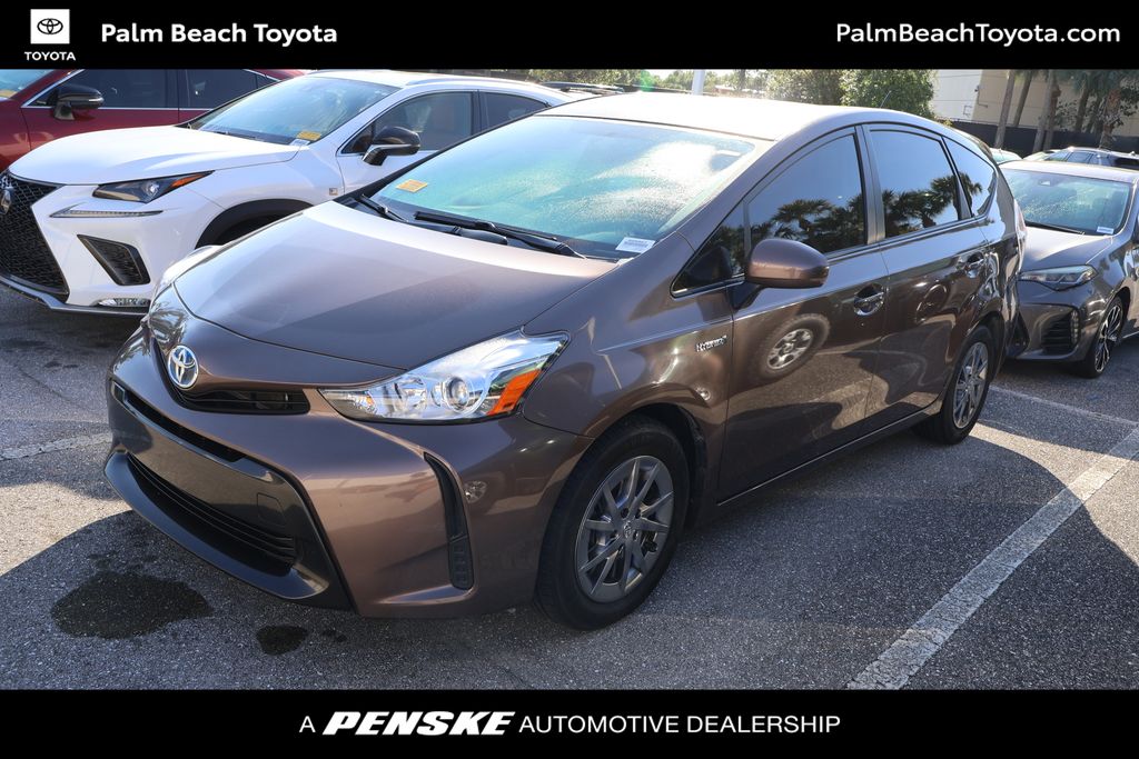 2017 Toyota Prius v Three FWD