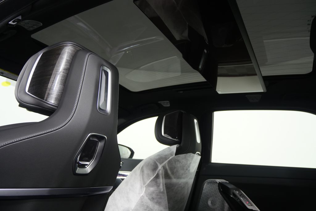 Thumbnail: 2026 BMW 7 Series - 18