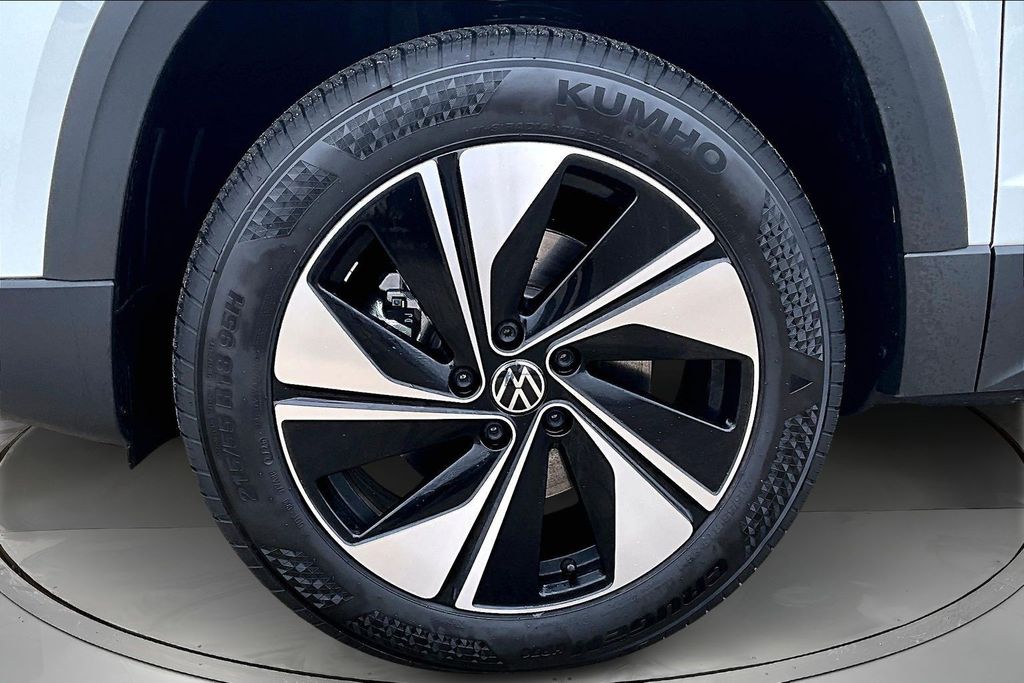 Certified Used 2026 White Volkswagen 1.5T SE image 28