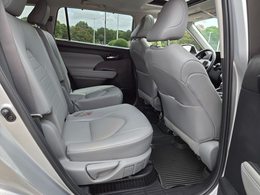 Used 2022 Toyota Highlander Hybrid SUV