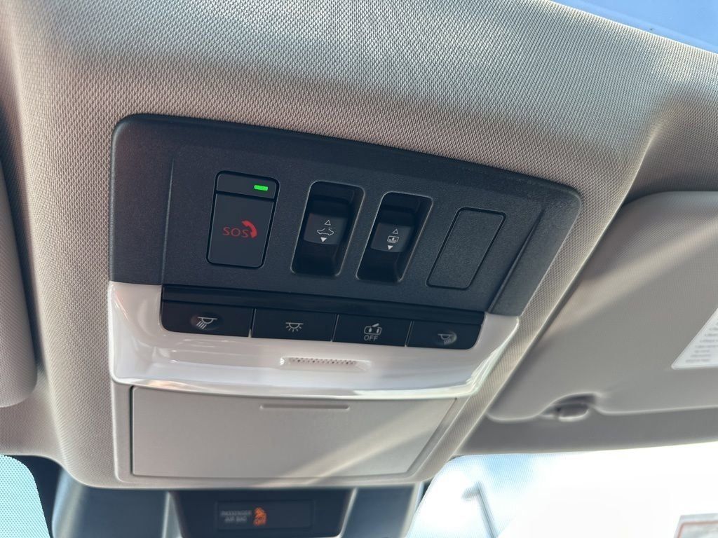2025 Everest White Pearl Nissan Rogue SV FWD SUV