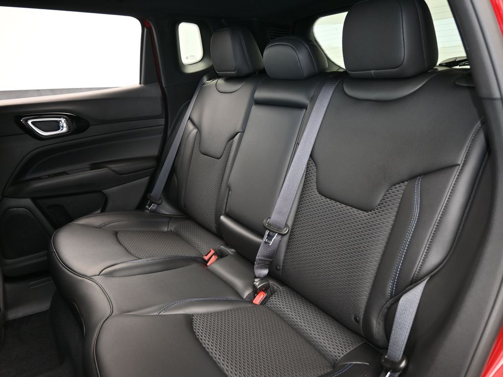 New 2026 Red Hot Pearlcoat Jeep Latitude image 27