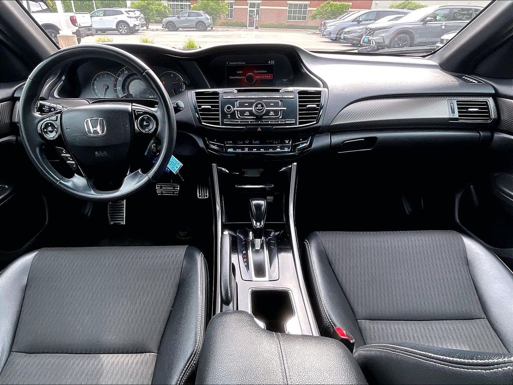 2016 Honda Accord — photo 21