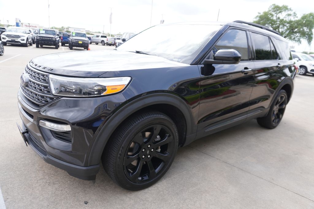 View vehicle photo 3