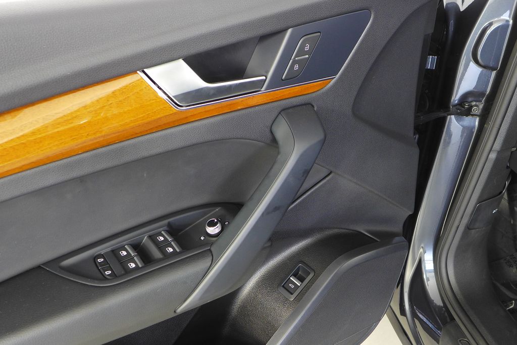 Thumbnail: 2023 Audi Q5 - 12