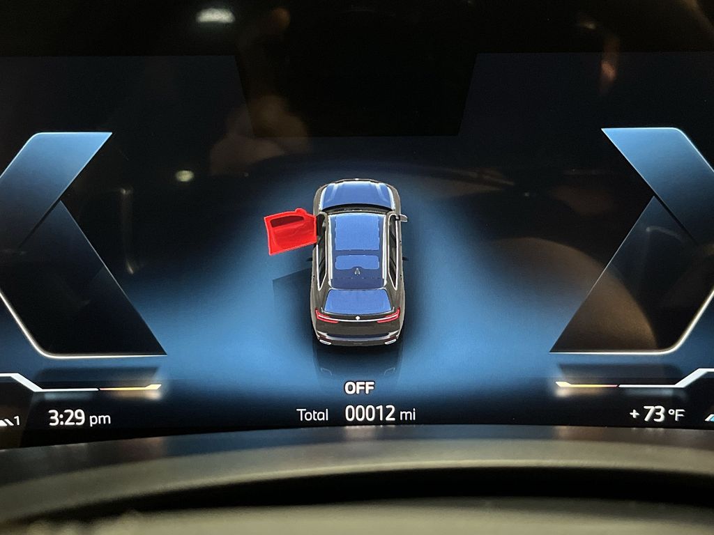 Thumbnail: 2026 BMW X7 - 15