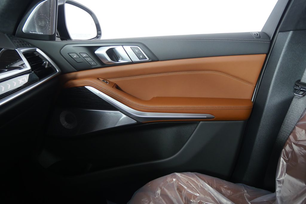 Thumbnail: 2026 BMW X7 - 25