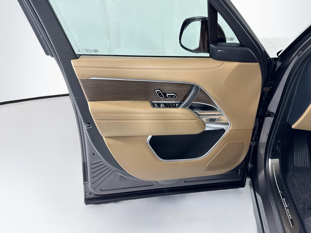 Thumbnail: 2025 Land Rover Range Rover - 24