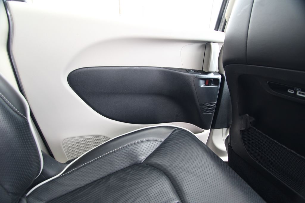 Used 2023 Chrysler Pacifica Hybrid Van