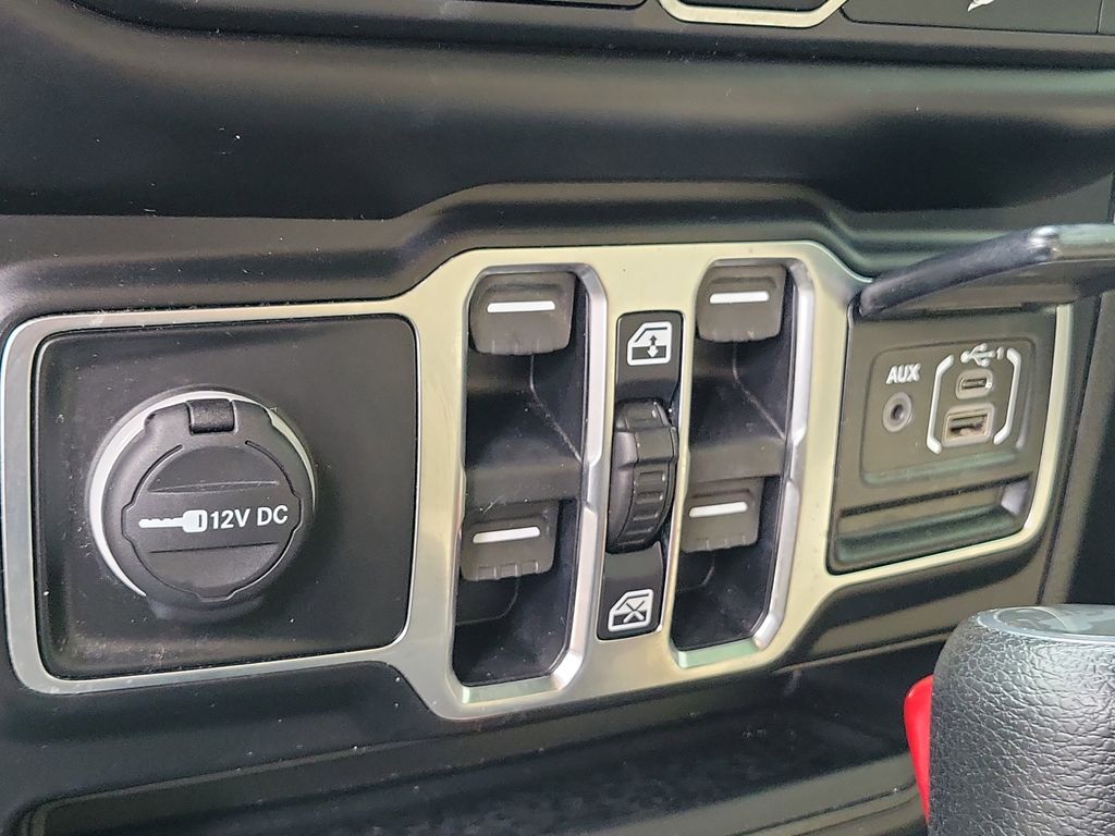 2020 Jeep Wrangler Unlimited Black and Tan - Photo 35