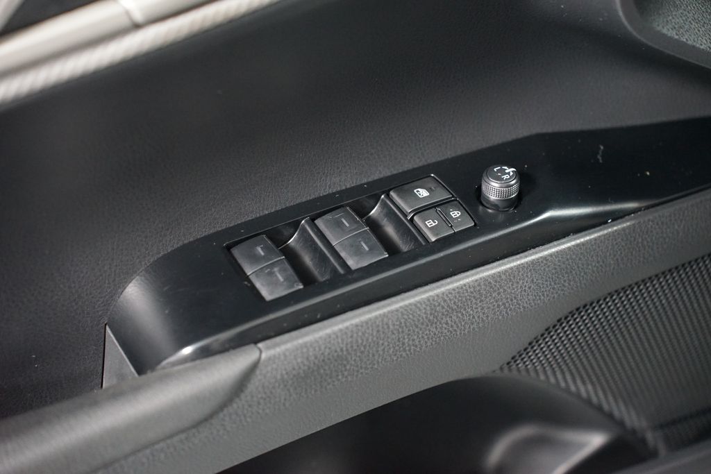 Thumbnail: 2025 Toyota Camry - 32