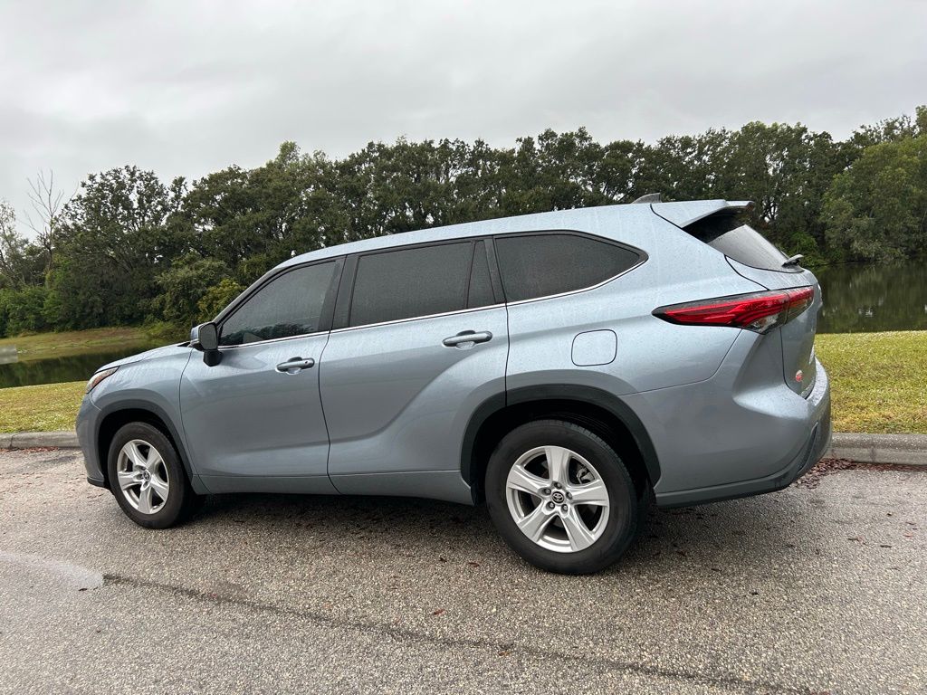 Thumbnail: 2023 Toyota Highlander - 3