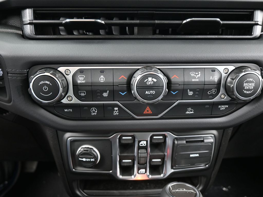 New 2026 Bright White Clearcoat Jeep Sahara image 17